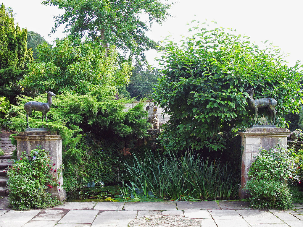 Terrasse aus Natursteinplatten im Garten in Leipzig